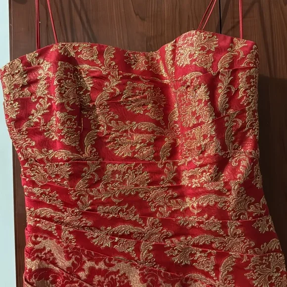 Red and gold dress - Picture 2 of 5